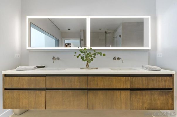 Bathroom, Dual Sink Vanities, Interior