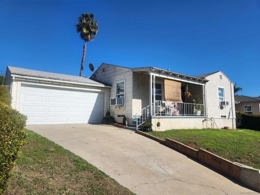 Attached, Exterior, Facade, Ranch