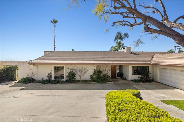 Attached, Exterior, Facade, Ranch
