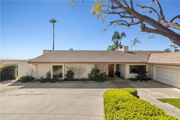 Attached, Exterior, Facade, Ranch