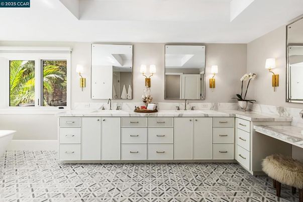 Bathroom, Dual Sink Vanities, Interior