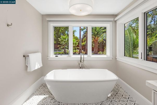 Bathroom, Free Standing Baths, Interior