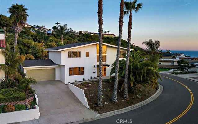 Attached, Exterior, Facade, Water, Modern