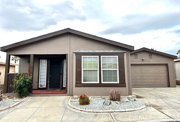 Attached, Exterior, Facade, American Craftsman