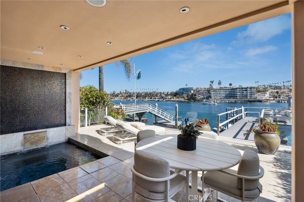 Dining room, Exterior, Pool, Recessed Lighting, Water
