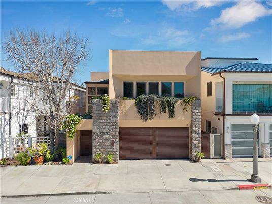 Attached, Exterior, Facade, Modern