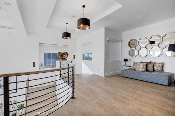 Interior, Pendant Lights, Wood Texture Flooring