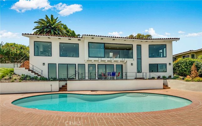 Exterior, Facade, Pool, Mediterranean