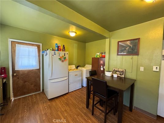 Interior, Washer, Wood Texture Flooring