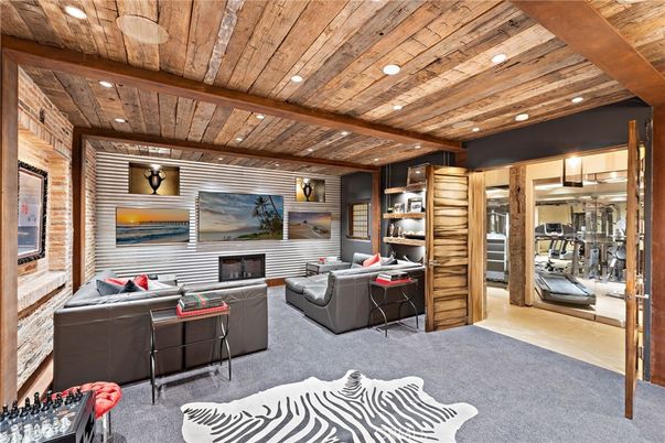 Fitness Equipment, Home Office, Interior, Living room, Recessed Lighting, Wooden Beams, Wooden Ceilings