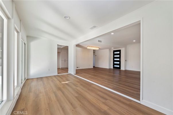 Empty room, Interior, Recessed Lighting, Wood Texture Flooring