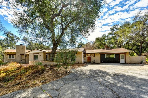 Backyard, Exterior, Facade, Ranch