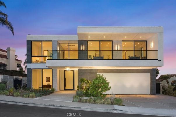 Attached, Exterior, Facade, Modern