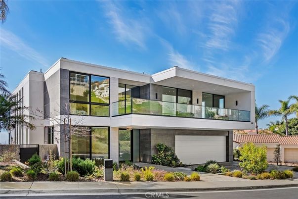 Attached, Exterior, Facade, Modern