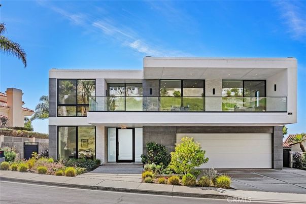 Attached, Exterior, Facade, Modern
