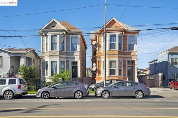 Exterior, Facade, Queen Anne Victorian