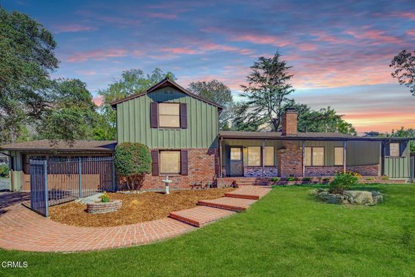 Backyard, Exterior, Facade, Brick Facade, Split Level