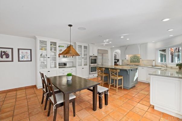 Dining room, Interior, Kitchen, Pendant Lights, Recessed Lighting, Stainless Steel Appliances