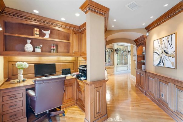 Home Office, Interior, Recessed Lighting, Wood Texture Flooring
