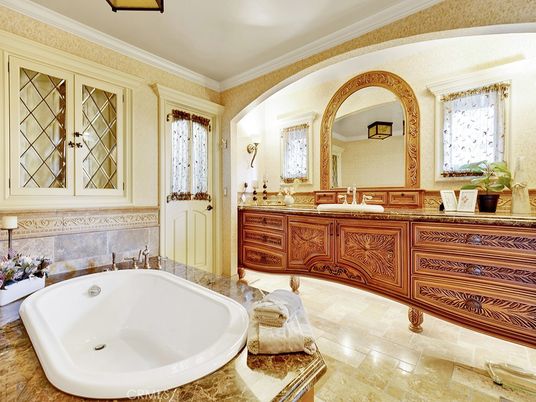 Bathroom, Dual Sink Vanities, Interior