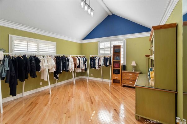 Interior, Walk-in Closets, Wood Texture Flooring