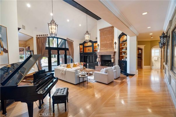 Fireplace, Interior, Living room, Pendant Lights, Piano, Recessed Lighting, Wood Texture Flooring