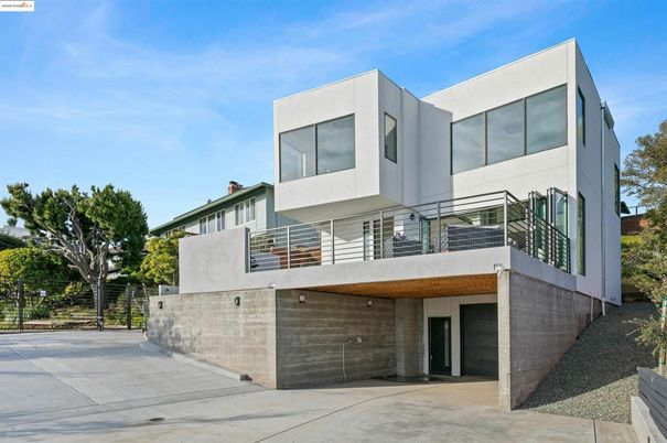 Attached, Exterior, Facade, Modern