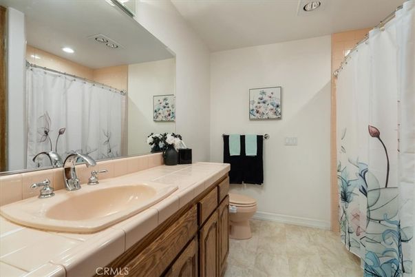 Bathroom, Interior, Recessed Lighting, Tile Countertops
