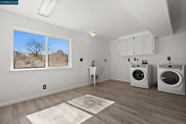 Interior, Washer, Wood Texture Flooring