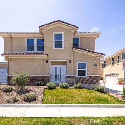 Attached, Exterior, Facade, Mediterranean