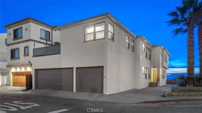 Attached, Exterior, Facade, Rowhouse