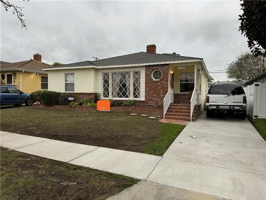 Exterior, Facade, Brick Facade, Ranch