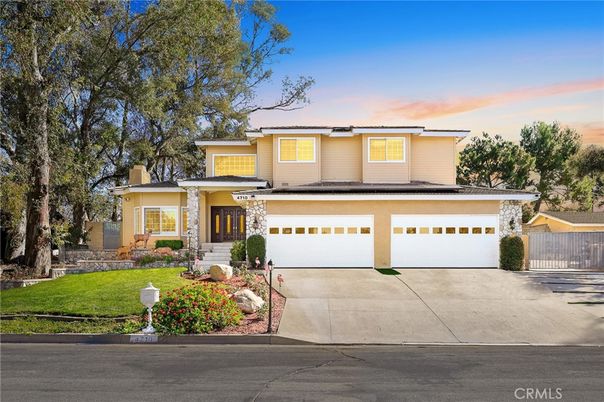 Attached, Exterior, Facade, American Craftsman