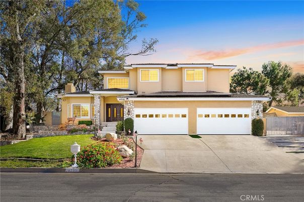 Attached, Exterior, Facade, American Craftsman