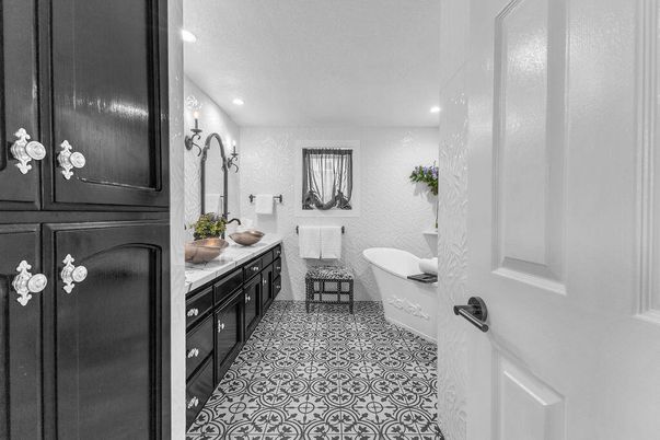 Bathroom, Dual Sink Vanities, Interior, Recessed Lighting