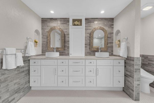 Bathroom, Dual Sink Vanities, Interior, Recessed Lighting