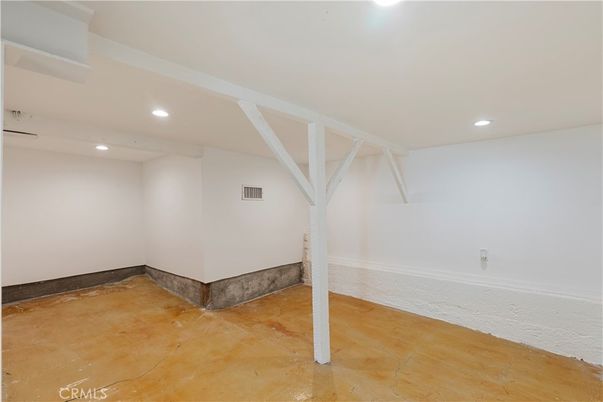 Empty room, Interior, Recessed Lighting