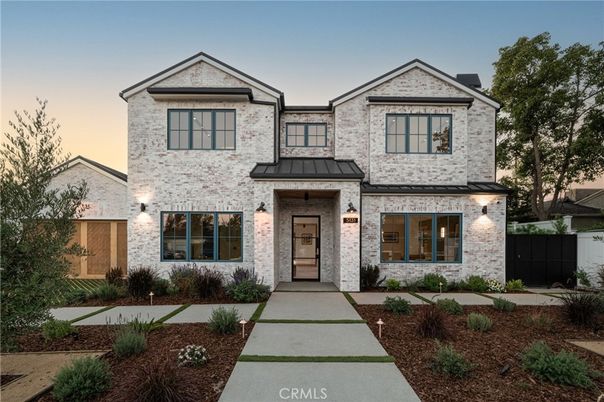 Exterior, Facade, Brick Traditional