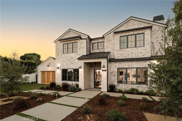 Exterior, Facade, Brick Traditional