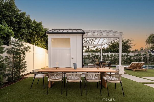 Backyard, Exterior