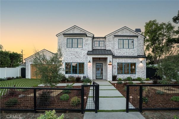Exterior, Facade, Brick Traditional