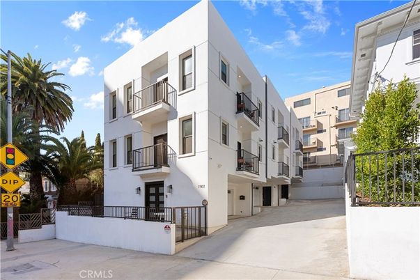 Exterior, Facade, Modern