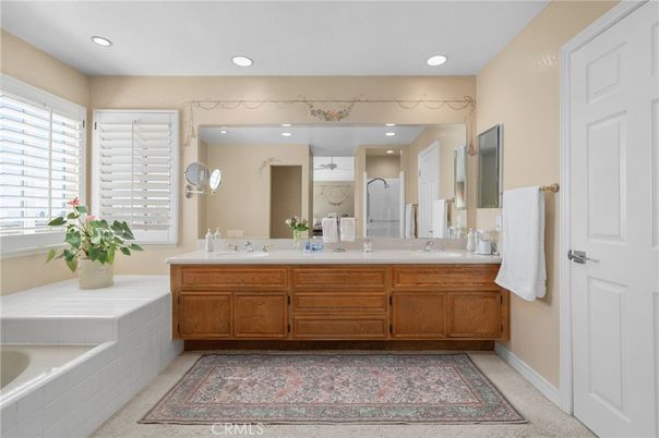Bathroom, Dual Sink Vanities, Interior, Recessed Lighting