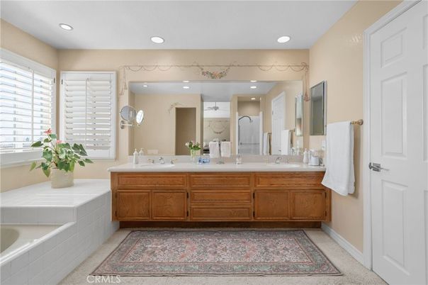 Bathroom, Dual Sink Vanities, Interior, Recessed Lighting