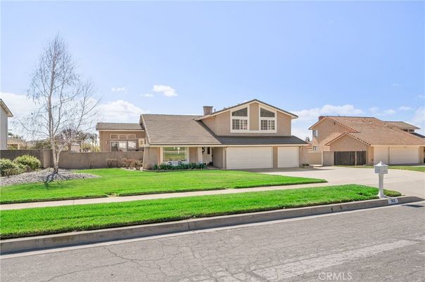 Attached, Exterior, Facade, American Craftsman