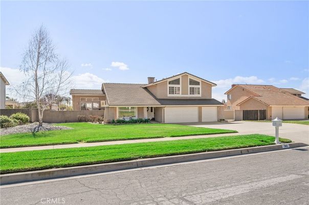 Attached, Exterior, Facade, American Craftsman