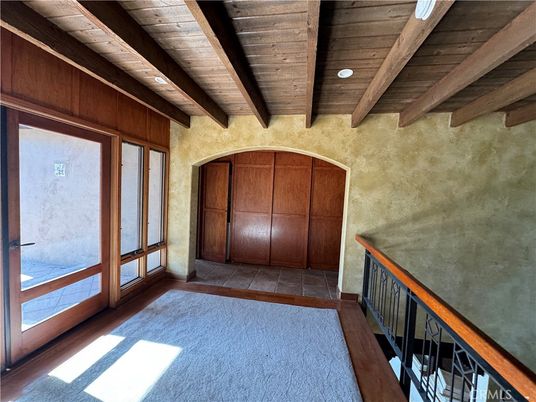 Empty room, Interior, Wooden Beams, Wooden Ceilings
