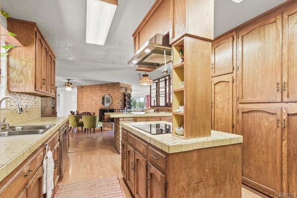Dining room, Interior, Kitchen, Stone Walls, Tile Countertops, Wood Texture Flooring
