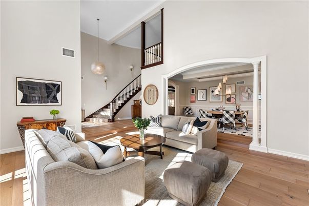Chandelier, Dining room, Interior, Living room, Pendant Lights, Wood Texture Flooring