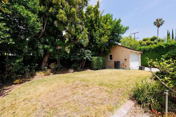 Backyard, Detached Garage, Exterior